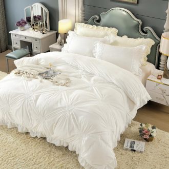 lenjerie pufoasa din catifea alb