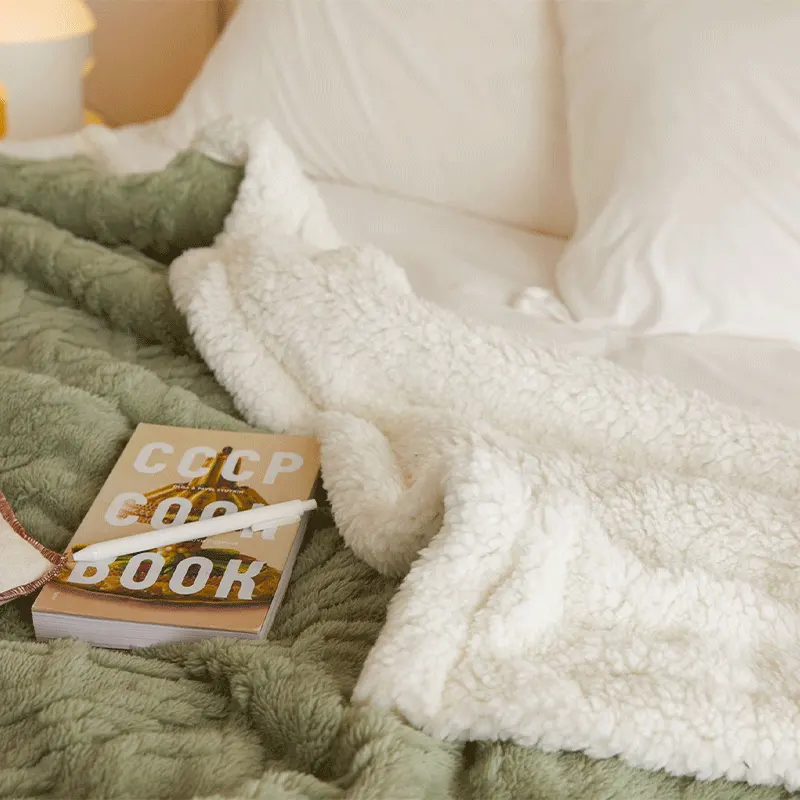 Patura Cocolino cu Blanita Uni, Model Tricotat, Pat 2 Persoane, Verde - JoJo Home - PUF73510 - imagine 4