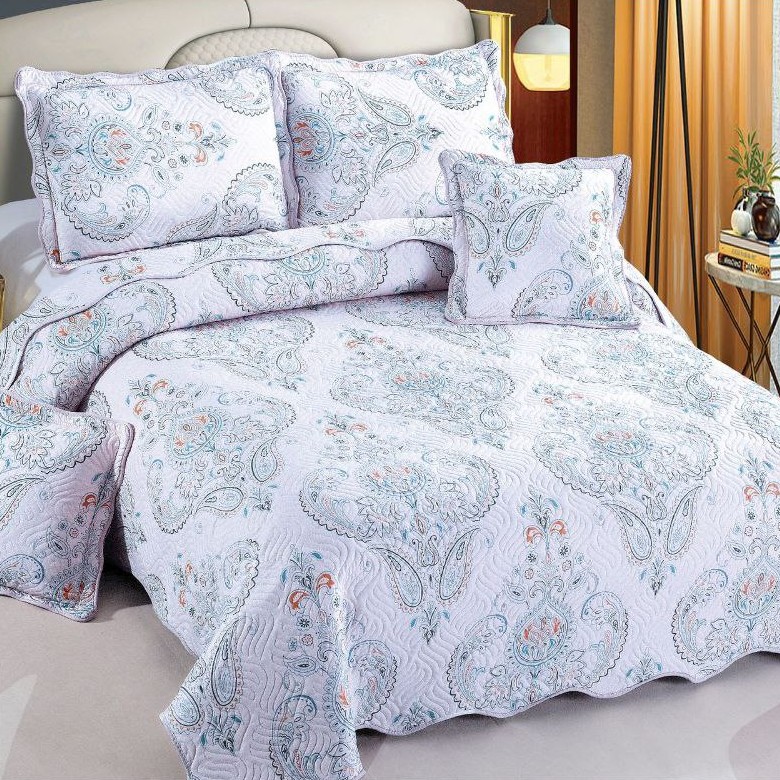 cuvertura gri cu ornamente florale