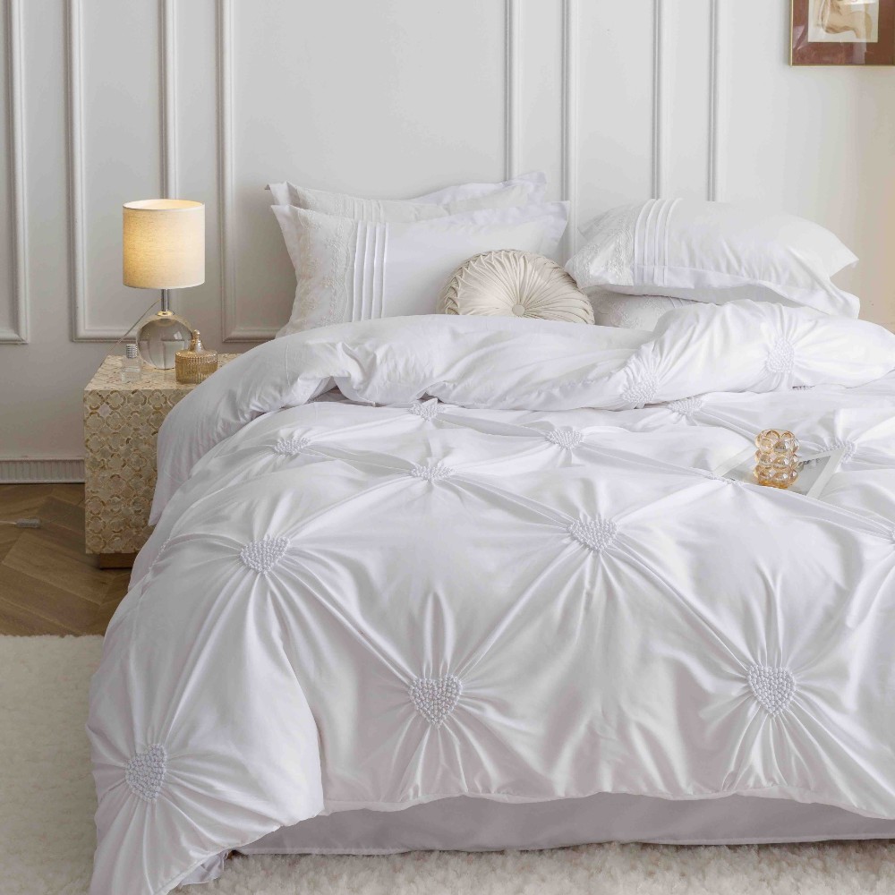 lenjerie cu pliuri inimioare si broderie - alb