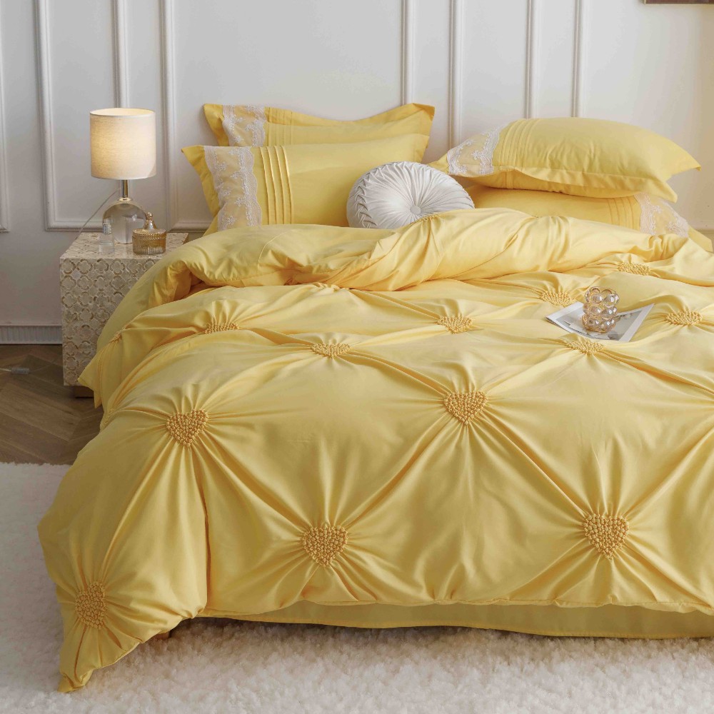 lenjerie cu pliuri inimioare si broderie - galben