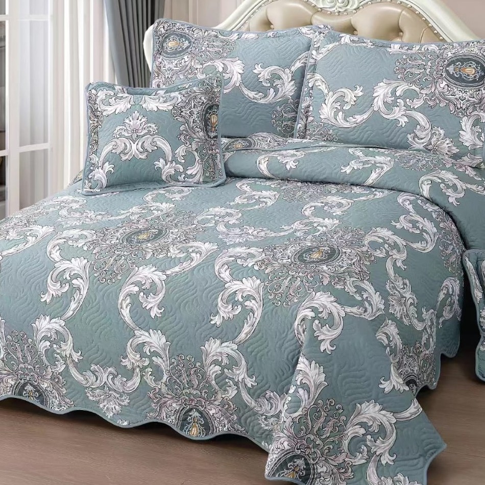 cuvertura verde cu flori albe ornamente