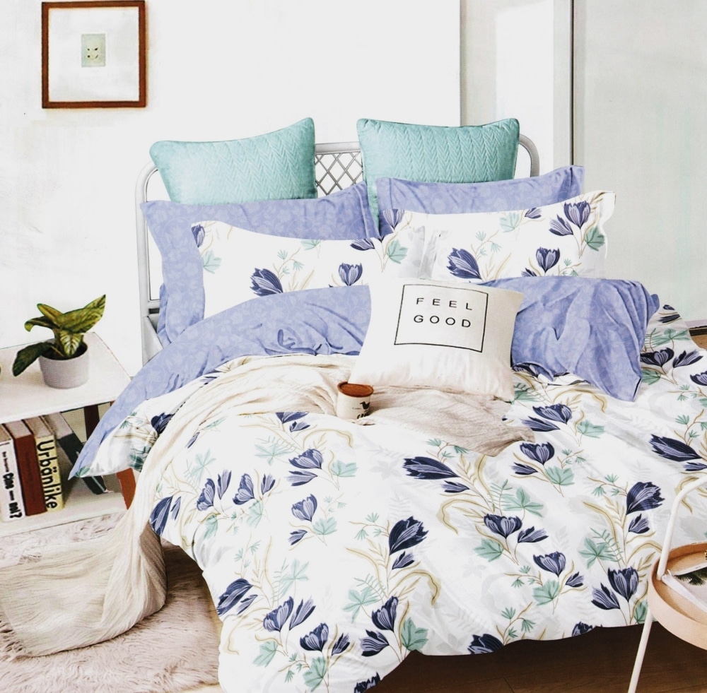 lenjerie bumbac satinat alba cu flori albastre