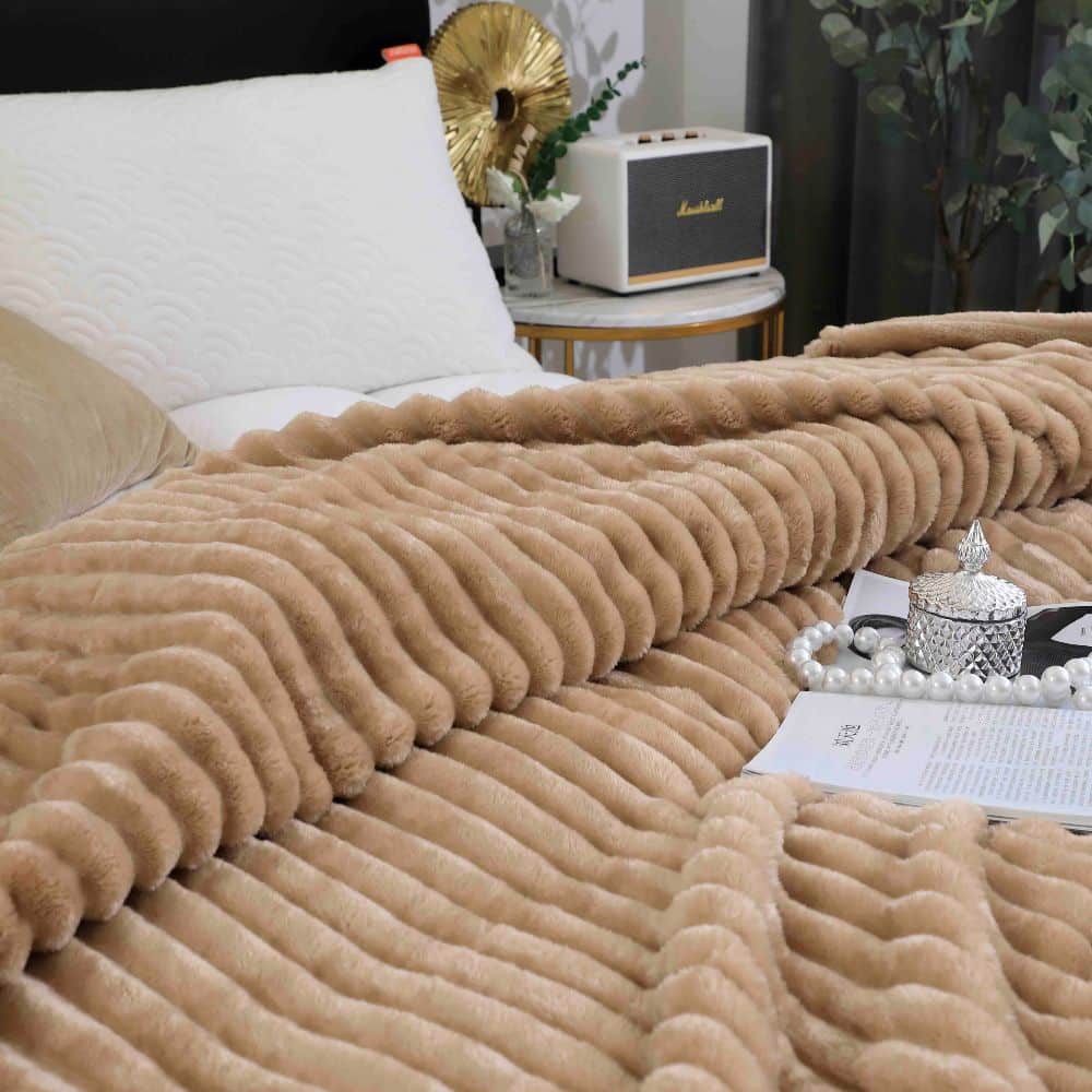 patura cocolino cu dungi - maro