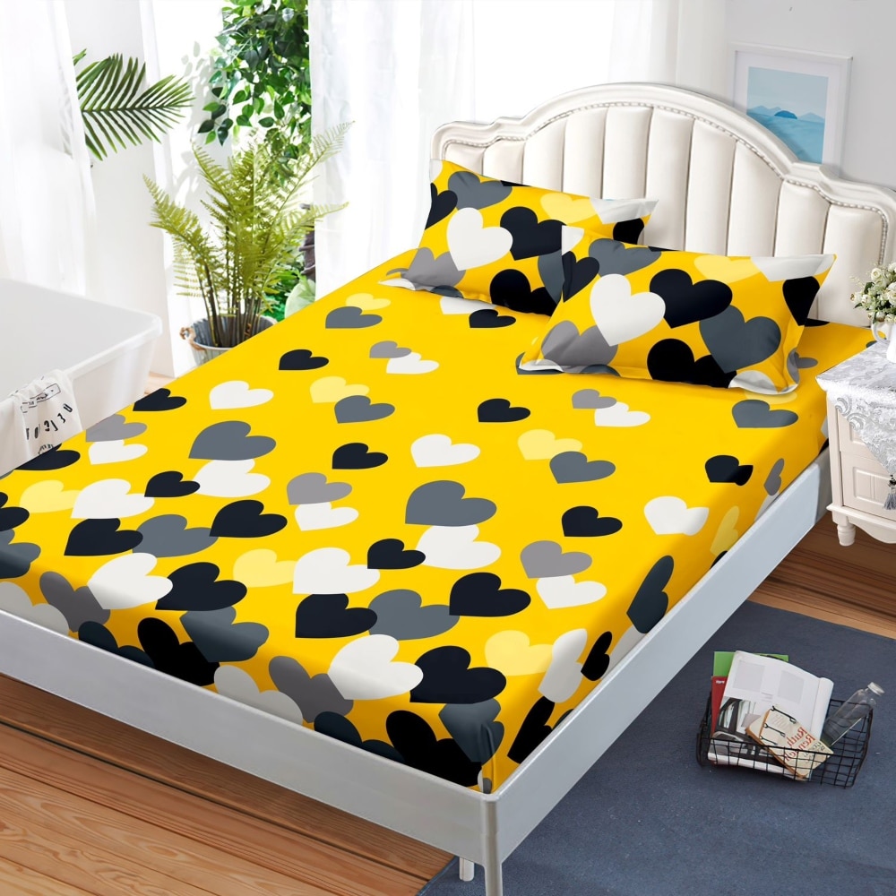 husa de pat finet galbena cu inimi