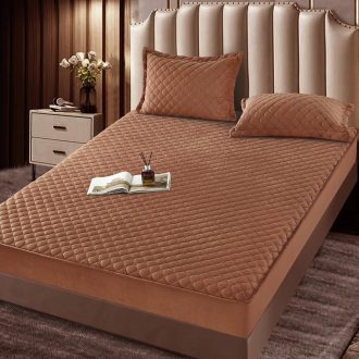 Set Husa de Pat Matlasata Groasa cu Elastic + 2 Fete Perna, Model Topper Catifea, 180x200cm, JoJo Home - Maro - PUF124146