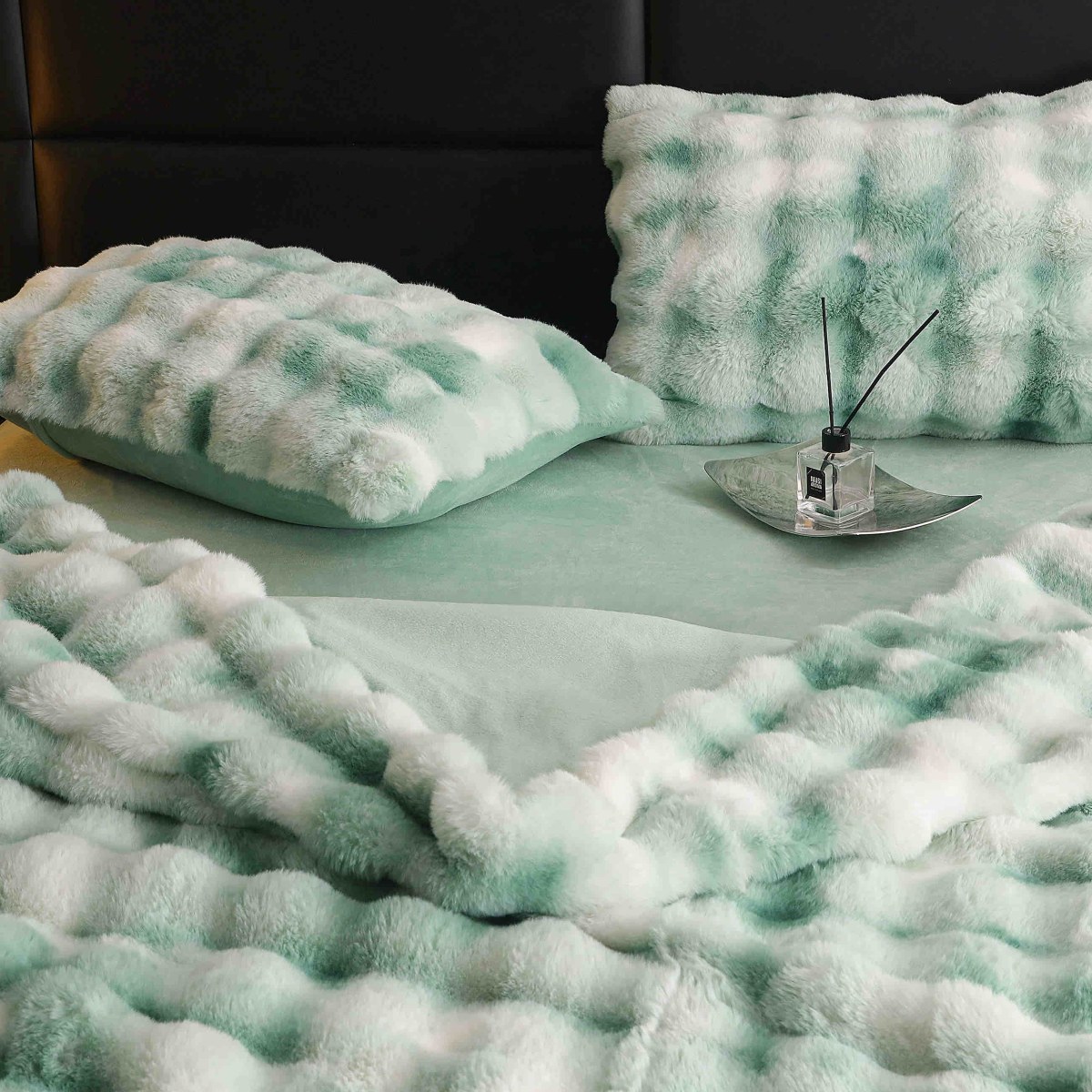 lenjerie blanita iepure alb verde perne