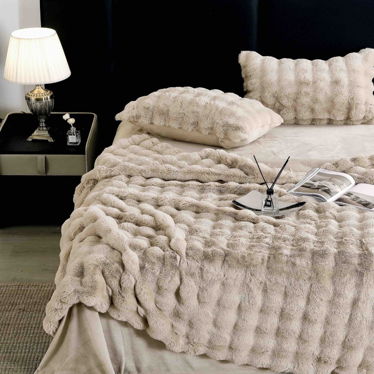 lenjerie de lux blanita iepure cappuccino aproape