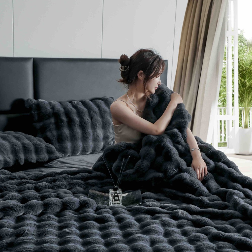 lenjerie de lux blanita iepure gri inchis moale