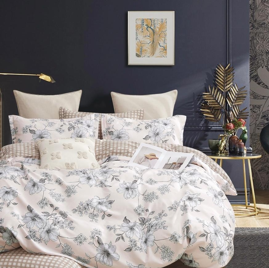 lenjerie crem bej cu flori