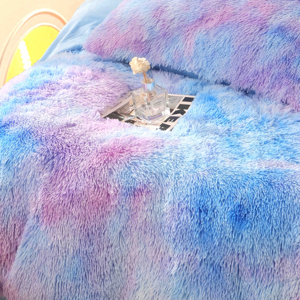 lenjerie fluffy degrade albastru aproape