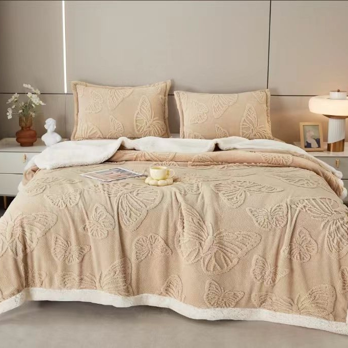 patura cu blanita fluturi tricot bej