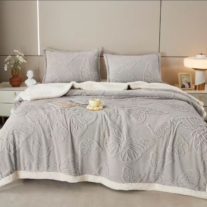 patura cu blanita fluturi tricot gri deschis