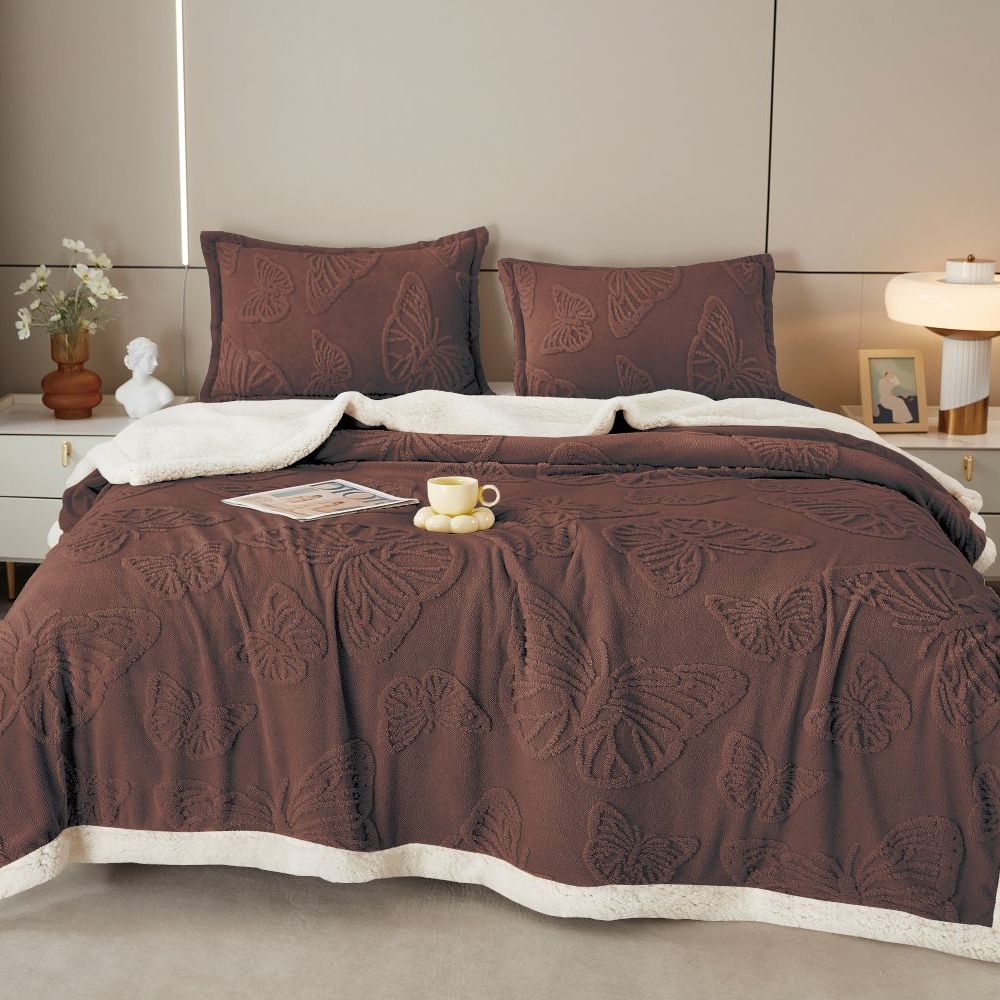 patura cu blanita fluturi tricot maro