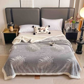 patura cu blanita gri cu frunze