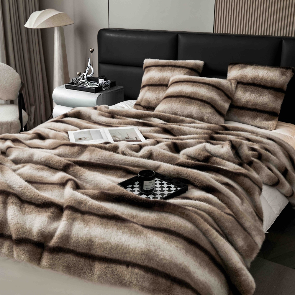 Set Pătură de Lux cu Fermoar din Blana Artificiala de Nurca + 2 Fete de Perna, Pat 2 Persoane, 200 x 230cm - Brown Lines - PUF183617-04 - imagine 7