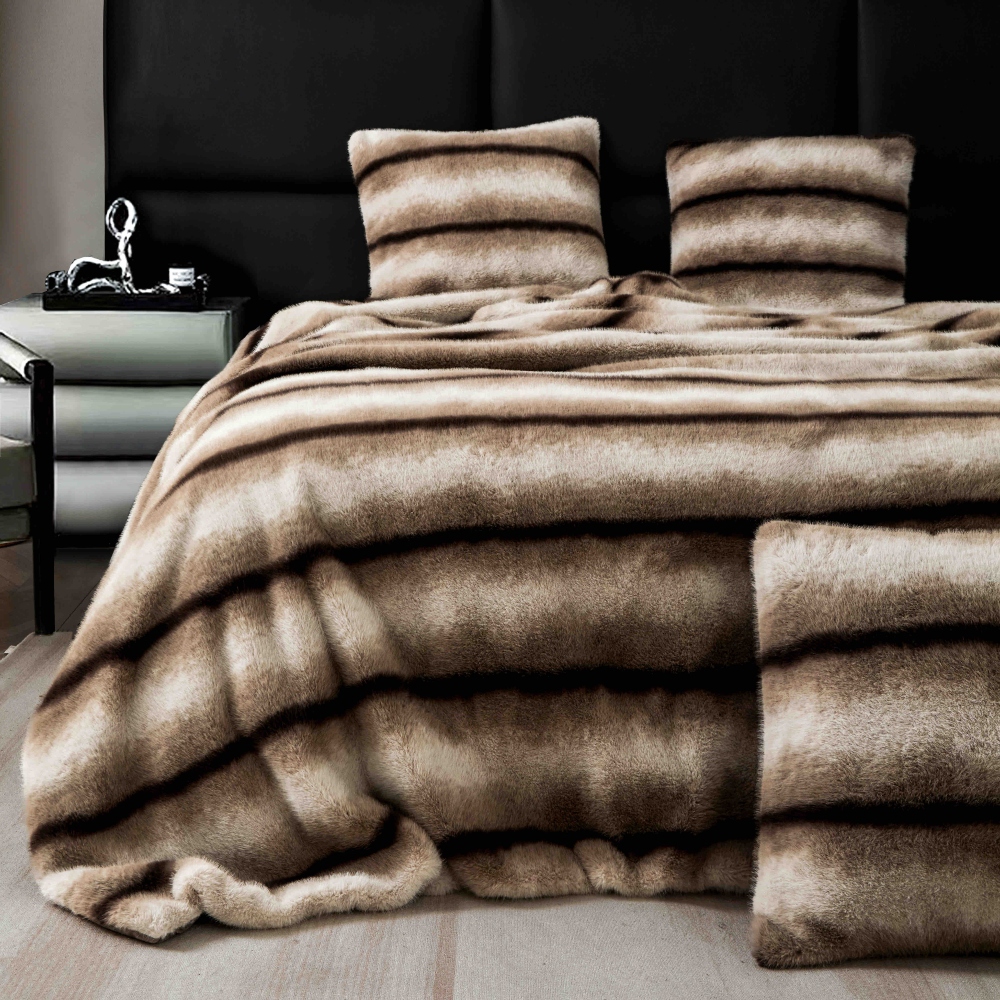 Patura blana de nurca cappuccino cu dungi