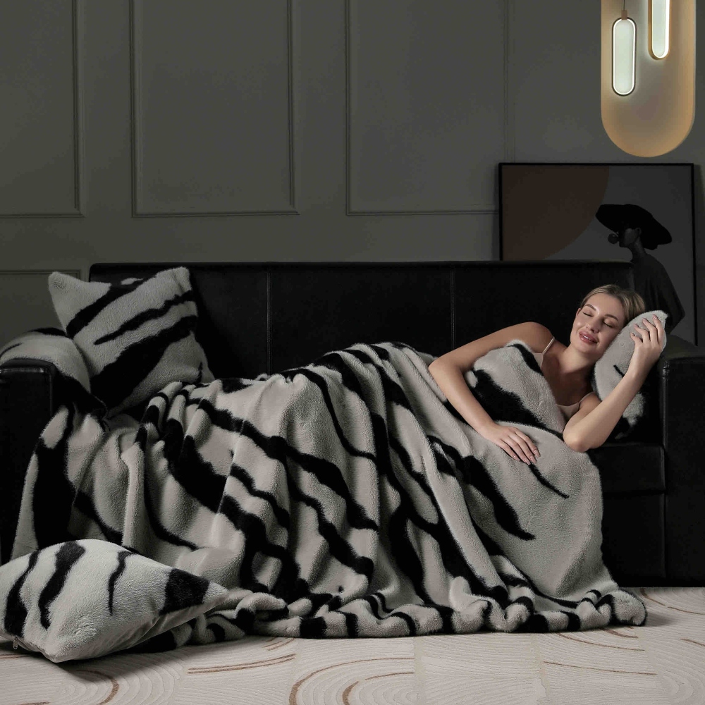 Set Pătură de Lux cu Fermoar din Blana Artificiala de Nurca + 2 Fete de Perna, Pat 2 Persoane, 200 x 230cm - Grey & Black - PUF183640-03 - imagine 8