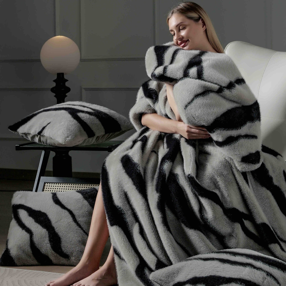 Set Pătură de Lux cu Fermoar din Blana Artificiala de Nurca + 2 Fete de Perna, Pat 2 Persoane, 200 x 230cm - Grey & Black - PUF183640-03 - imagine 2