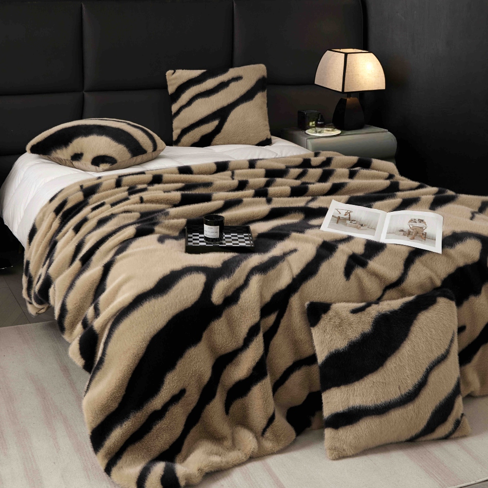 Set Pătură de Lux cu Fermoar din Blana Artificiala de Nurca + 2 Fete de Perna, Pat 2 Persoane, 200 x 230cm - Tiger - PUF183580-05 - imagine 5