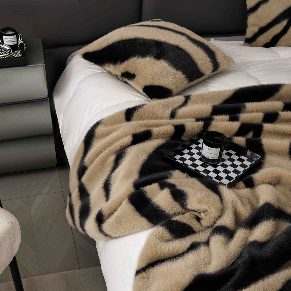 Set Pătură de Lux cu Fermoar din Blana Artificiala de Nurca + 2 Fete de Perna, Pat 2 Persoane, 200 x 230cm - Tiger - PUF183580-05 - imagine 7