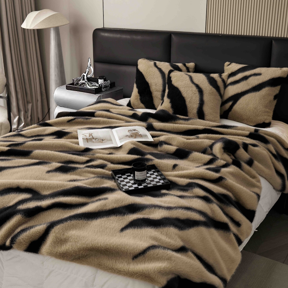 Set Pătură de Lux cu Fermoar din Blana Artificiala de Nurca + 2 Fete de Perna, Pat 2 Persoane, 200 x 230cm - Tiger - PUF183580-05 - imagine 8