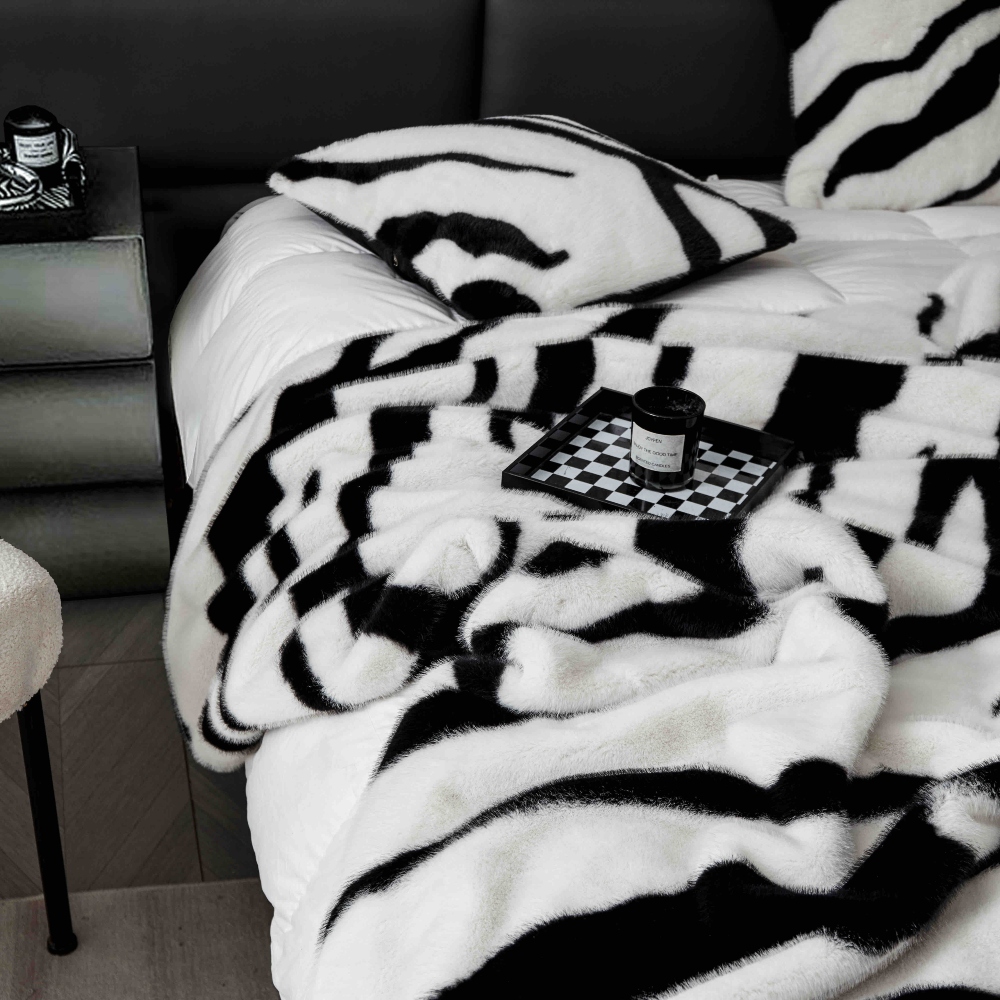Set Pătură de Lux cu Fermoar din Blana Artificiala de Nurca + 2 Fete de Perna, Pat 2 Persoane, 200 x 230cm - Zebra - PUF183594-01 - imagine 5
