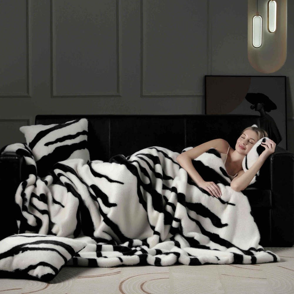 Set Pătură de Lux cu Fermoar din Blana Artificiala de Nurca + 2 Fete de Perna, Pat 2 Persoane, 200 x 230cm - Zebra - PUF183594-01 - imagine 8