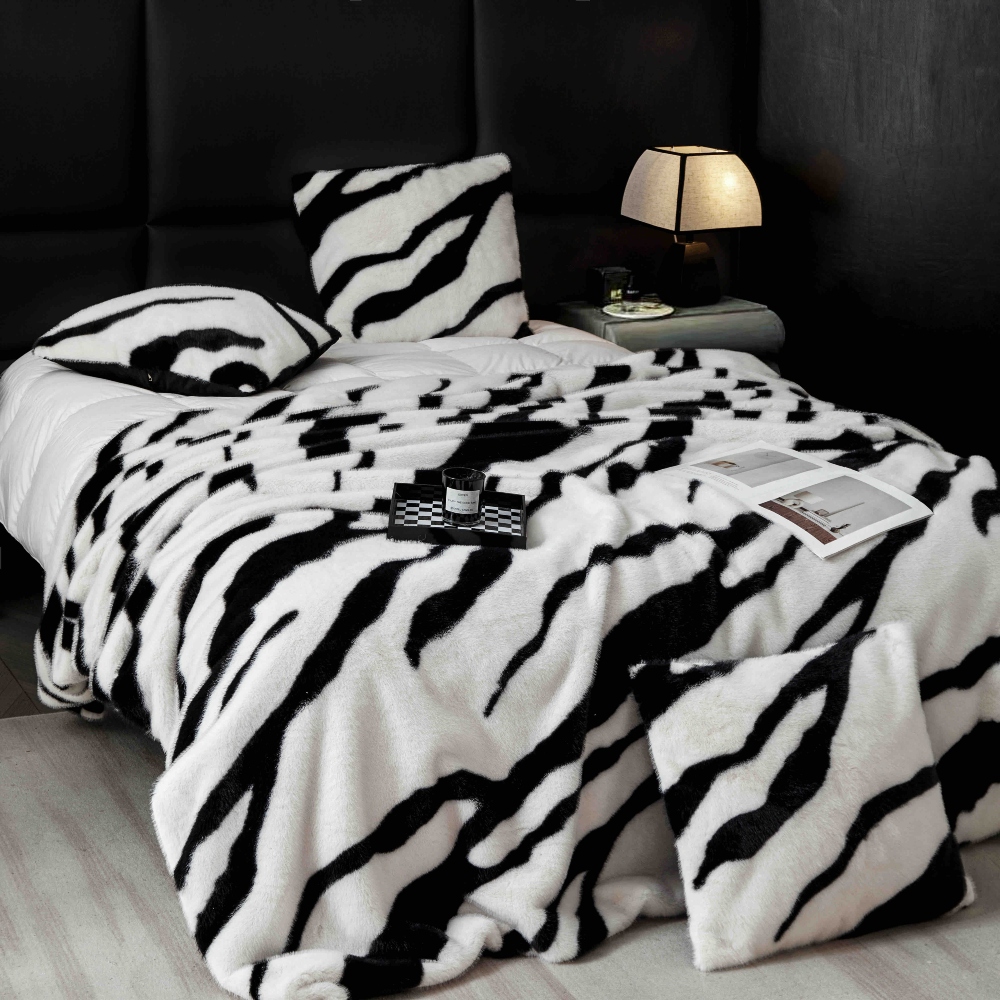 Set Pătură de Lux cu Fermoar din Blana Artificiala de Nurca + 2 Fete de Perna, Pat 2 Persoane, 200 x 230cm - Zebra - PUF183594-01 - imagine 9