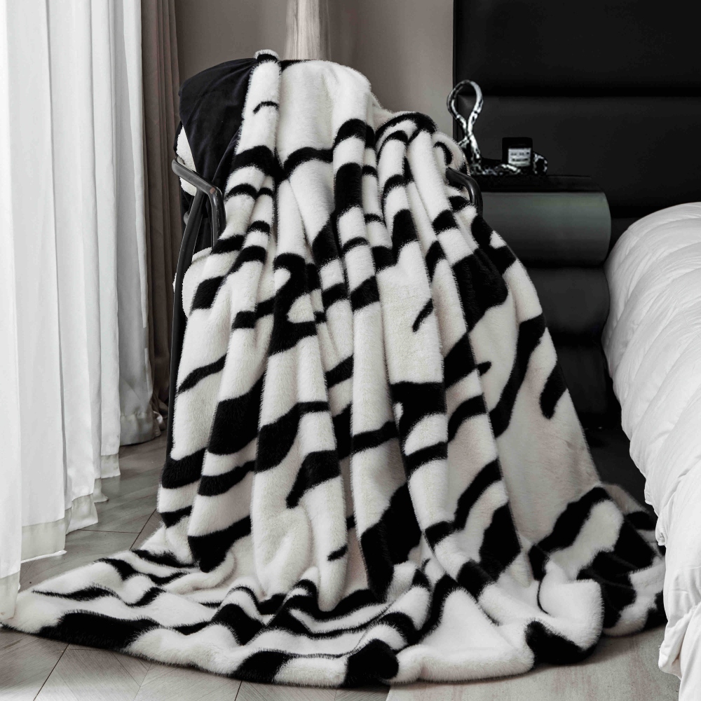 Set Pătură de Lux cu Fermoar din Blana Artificiala de Nurca + 2 Fete de Perna, Pat 2 Persoane, 200 x 230cm - Zebra - PUF183594-01 - imagine 11