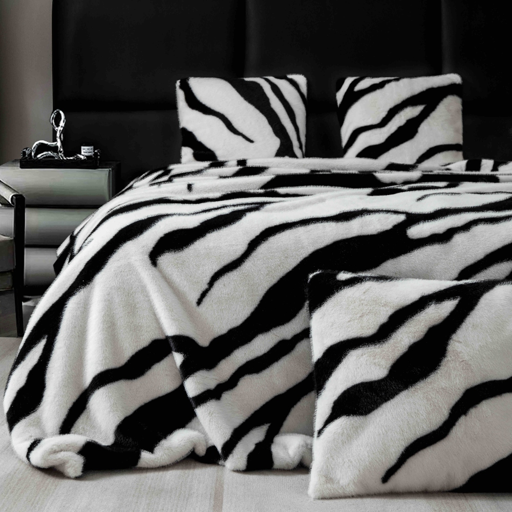 Patura cu blana de nurca zebra