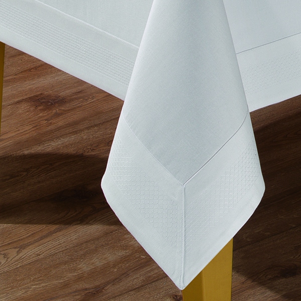 fata de masa honey alb cu servetele bordura