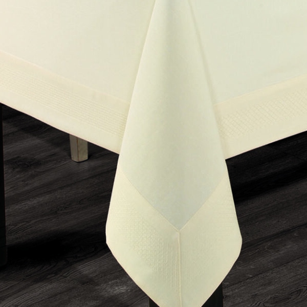 fata de masa honey crem cu servetele bordura