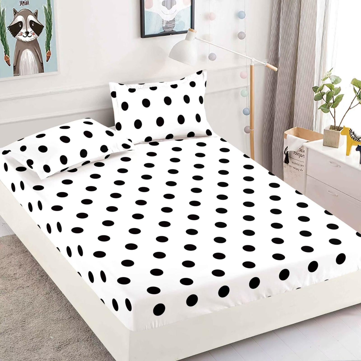 husa de pat alba cu buline negre