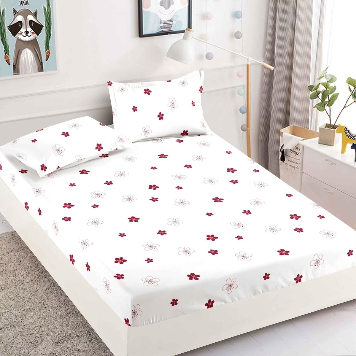 husa de pat alba cu floricele mov