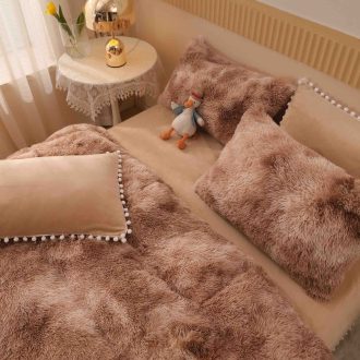 lenjerie fluffy maro degrade aproape