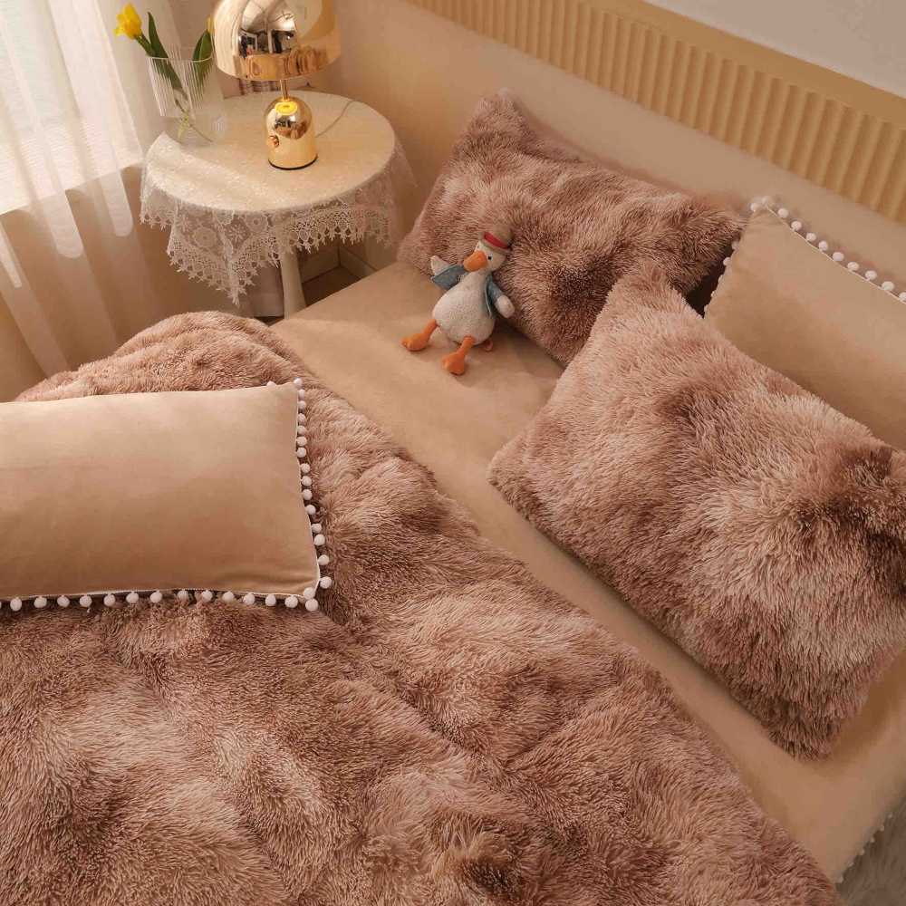 lenjerie fluffy maro degrade aproape