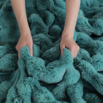 lenjerie blanita iepure turcoaz aproape