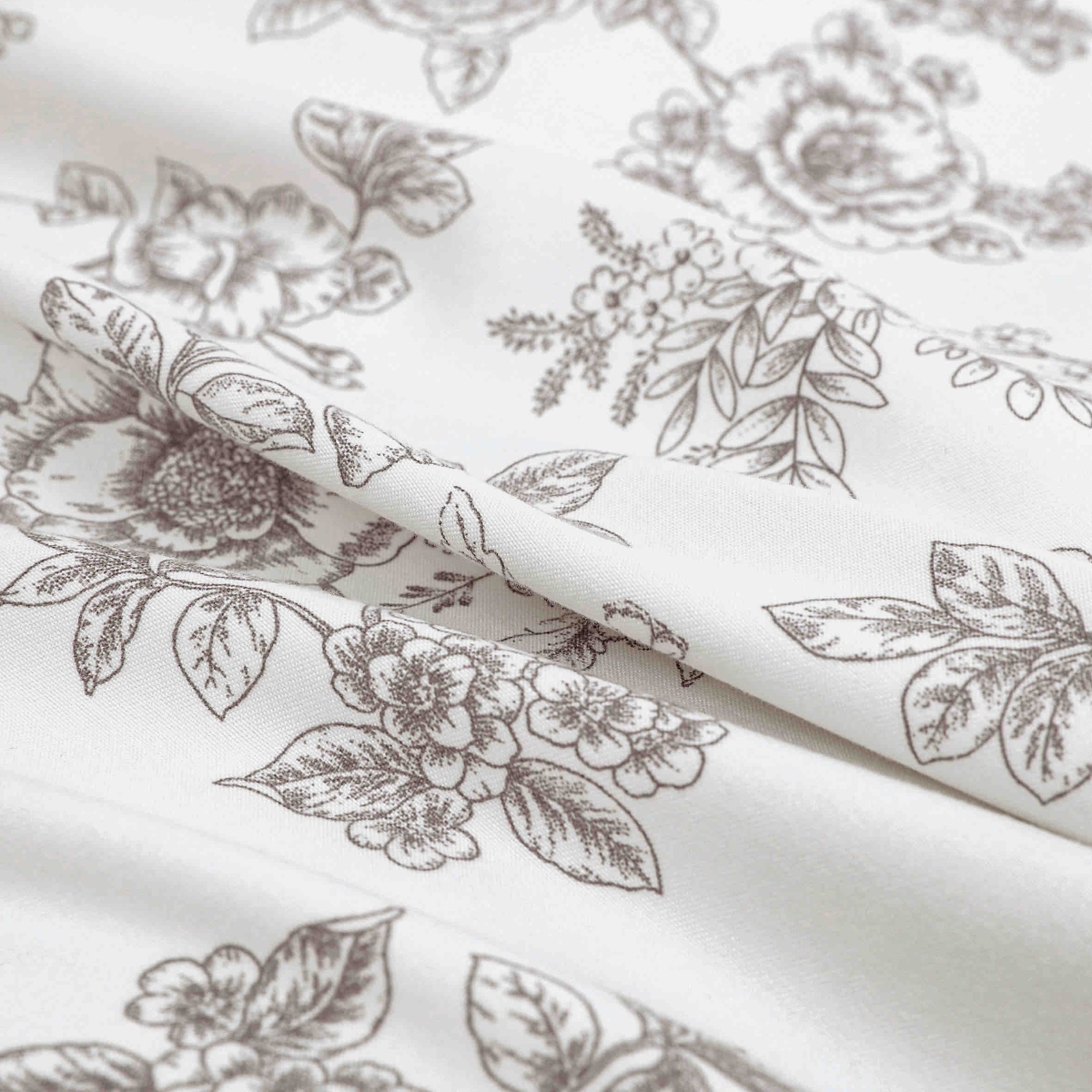 lenjerie la cutie din finet alb albastra cu floricele material