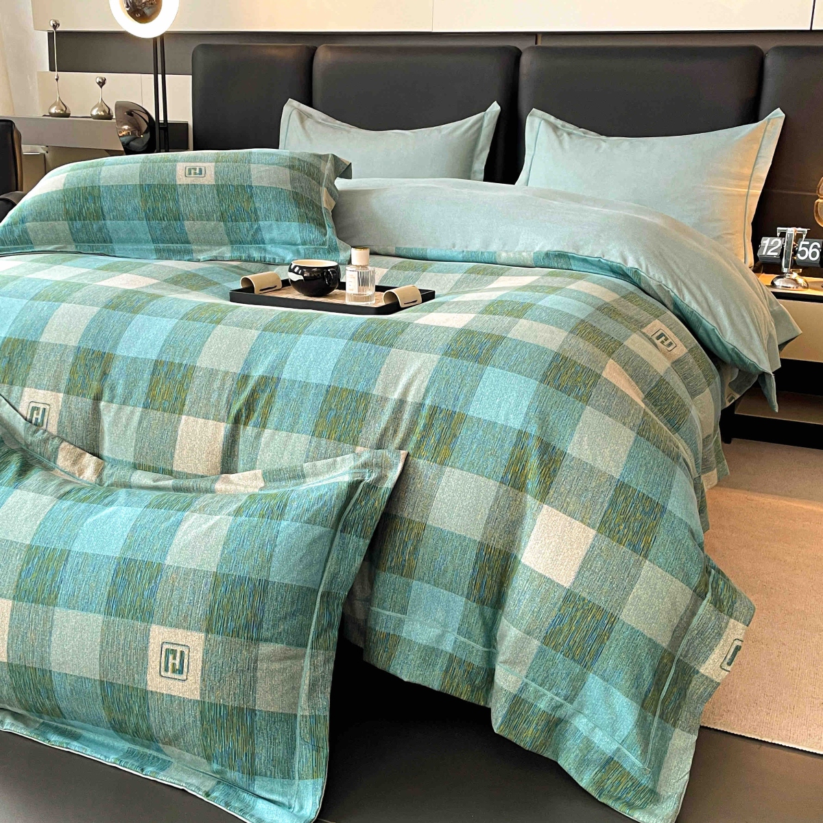 lenjerie la cutie din finet turcoaz cu carouri aproape