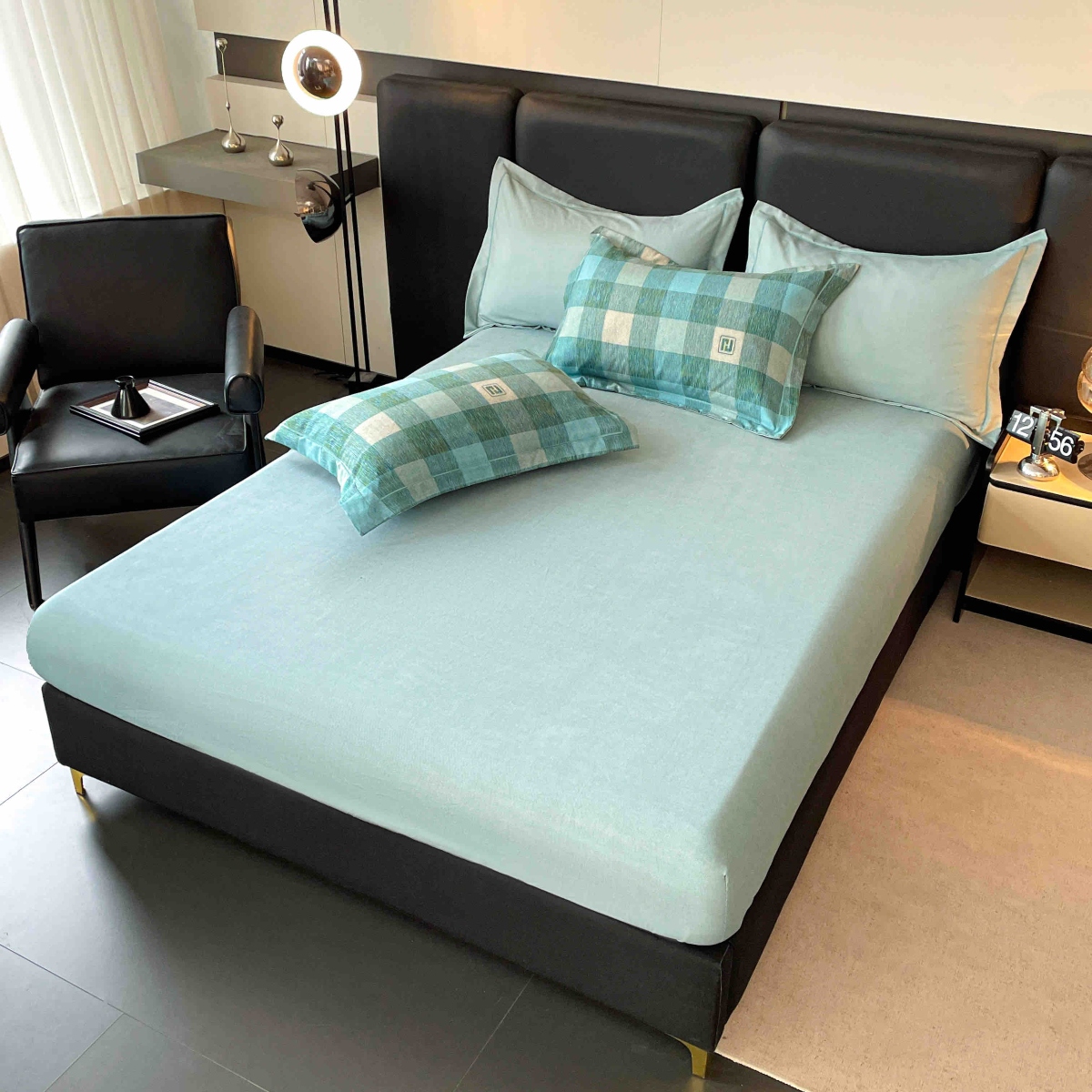 lenjerie la cutie din finet turcoaz cu carouri cearceaf